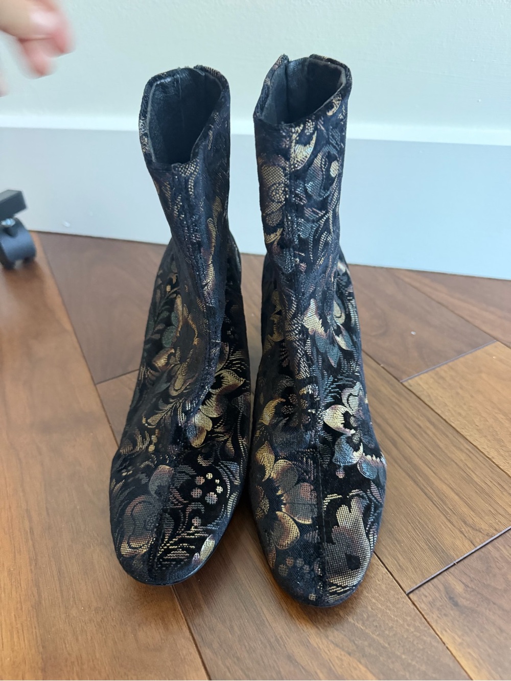 L'Intervalle Made in Spain Velvet Brocade Block Heel Booties Size 40/9 9.5 - Picture 13 of 14